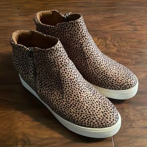 Universal Thread Platform Sneakers